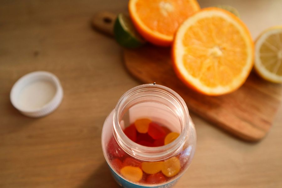 Jar-s-bonbony-(900-x-600-px)-(1).jpg